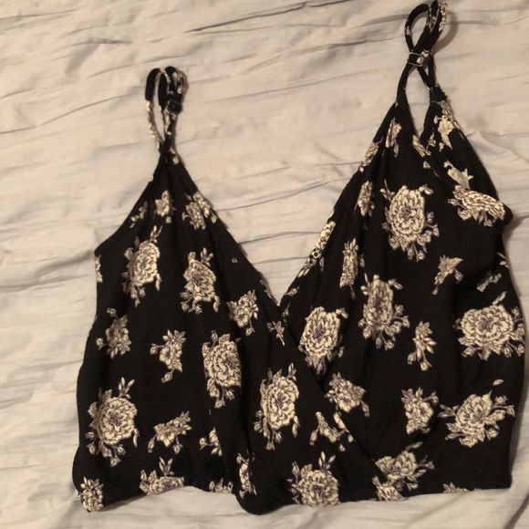 Black floral crop top - Picture 3 of 3